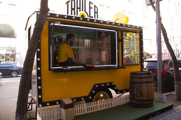 Take Away հայկական ձևով. թրեյլեր-սրճարանները խանգարո՞ւմ են քաղաքապետարանին Take Away հայկական ձևով. թրեյլեր-սրճարանները խանգարո՞ւմ են քաղաքապետարանին - Sputnik Արմենիա