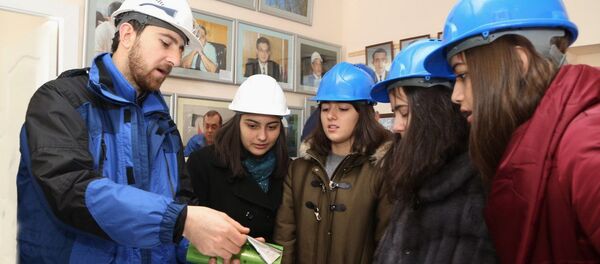 Экскурсия школьников на завод АрменАл (04 января 2019) - Sputnik Արմենիա