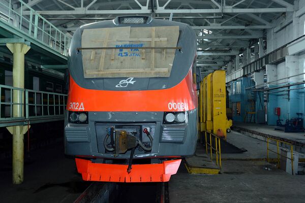 Новый электропоезд ЮКЖД скоро начнет курсировать между Гюмри и Ереваном Новый электропоезд ЮКЖД скоро начнет курсировать между Гюмри и Ереваном - Sputnik Армения