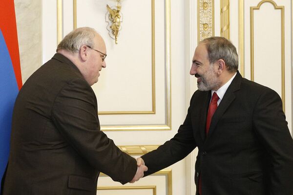 Пашинян обсудил вопросы военно-промышленного сотрудничества с Польшей Пашинян обсудил вопросы военно-промышленного сотрудничества с Польшей - Sputnik Армения