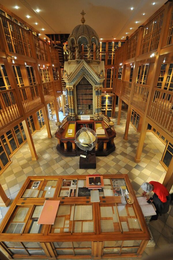 Браки армян с иностранцами и ликер: отец Ваан раскрыл секреты Монастыря мхитаристов в Вене - Sputnik Армения