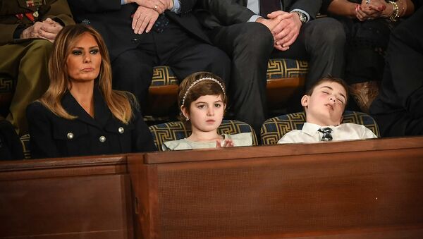 Меланья Трамп, Грейс Элин и 11-летний Джошуа Трамп, который заснул на выступлении президента США Дональда Трампа в Конгрессе (5 февраля 2019, Вашингтон) - Sputnik Արմենիա