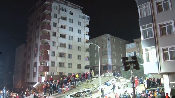 Разбор завалов рухнувшего дома в Турции - Sputnik Армения