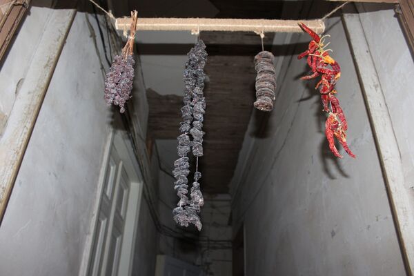 Быть или не быть? Завораживающий дом армянского винодела в Тбилиси молча ждет вердикта - Sputnik Армения