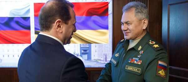Министры обороны Армении и России Давид Тоноян и Сергей Шойгу - Sputnik Армения