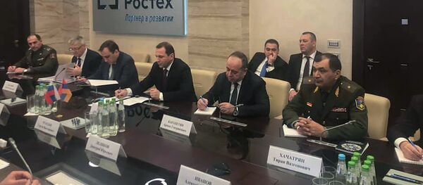 Министр обороны Армении Давид Тоноян встретился с главой Ростеха Сергеем Чемезовым (8 февраля 2019). Москвa Министр обороны Армении Давид Тоноян встретился с главой Ростеха Сергеем Чемезовым (8 февраля 2019). Москвa - Sputnik Армения