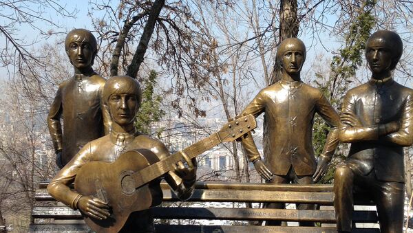 Скульптурная композиция группы Битлз в Алматы - Sputnik Արմենիա