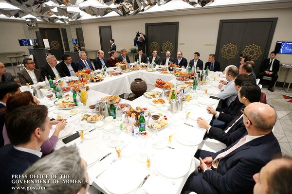 Расширить место Армении на карте высоких технологий – Пашинян позавтракал с IT-шниками - Sputnik Армения