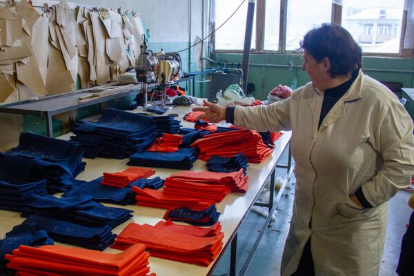 Не хуже турецкого товара: на швейной фабрике в Капане заказы есть, но рук не хватает - Sputnik Армения