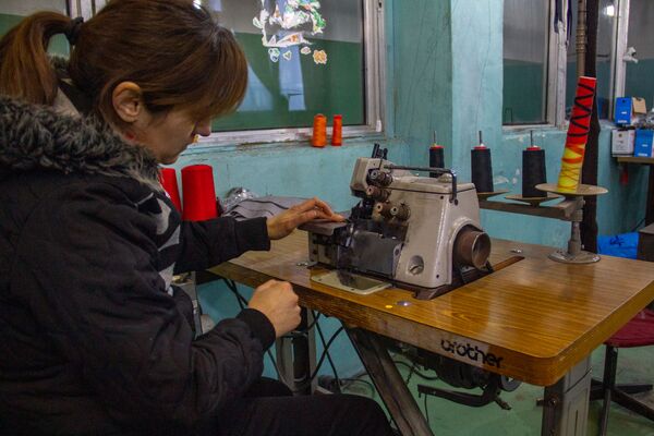 Не хуже турецкого товара: на швейной фабрике в Капане заказы есть, но рук не хватает - Sputnik Армения