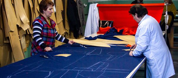 Сотрудницы трикотажной фабрики Сонатекс за работой - Sputnik Արմենիա