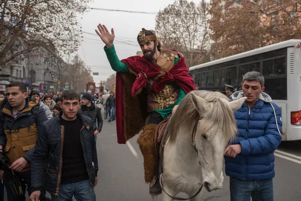 Армянская молодежь отмечает праздник всех влюбленных Армянская молодежь отмечает праздник всех влюбленных - Sputnik Армения