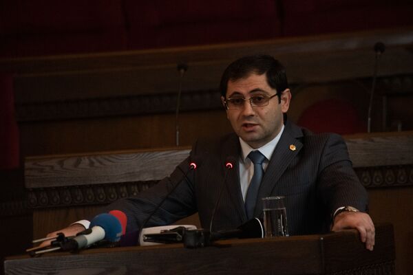 Губернатор Арарата помешал старосте села: Пашинян так и не узнал о проблеме Айгестана Губернатор Арарата помешал старосте села: Пашинян так и не узнал о проблеме Айгестана - Sputnik Армения