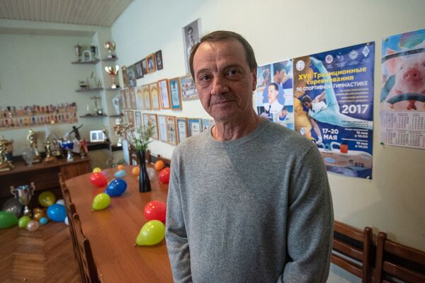 В 90 лет прыгать на батуте и не только: легенда спорта Альберт Азарян празднует юбилей - Sputnik Армения