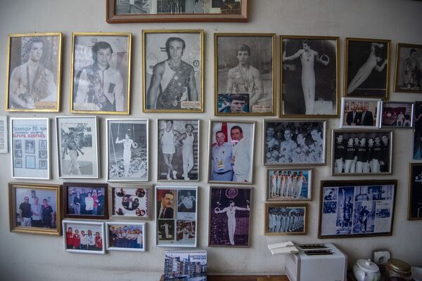 В 90 лет прыгать на батуте и не только: легенда спорта Альберт Азарян празднует юбилей - Sputnik Армения