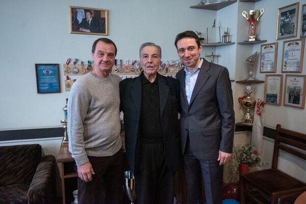 В 90 лет прыгать на батуте и не только: легенда спорта Альберт Азарян празднует юбилей - Sputnik Армения