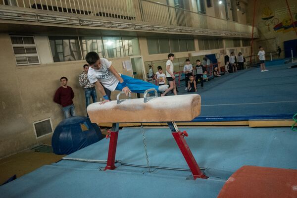 В 90 лет прыгать на батуте и не только: легенда спорта Альберт Азарян празднует юбилей - Sputnik Армения