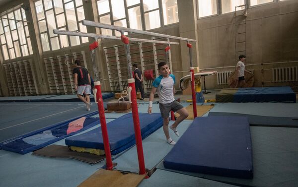 В спортивной школе олимпийского резерва по гимнастике имени Альберта Азаряна (11 февраля 2019). Еревaн - Sputnik Армения