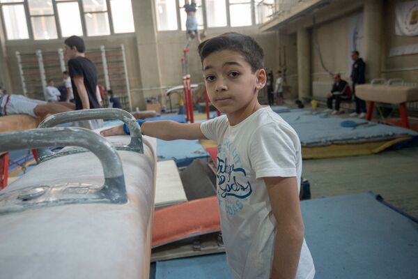 В 90 лет прыгать на батуте и не только: легенда спорта Альберт Азарян празднует юбилей - Sputnik Армения