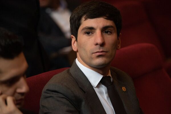 Губернатор Арарата помешал старосте села: Пашинян так и не узнал о проблеме Айгестана Губернатор Арарата помешал старосте села: Пашинян так и не узнал о проблеме Айгестана - Sputnik Армения