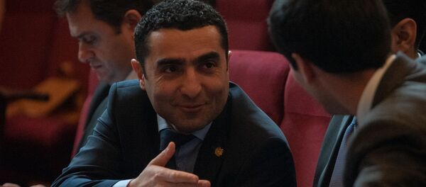 Беседа губернаторов Котайкской и Араратской областей Романоса Петросяна и Гарика Саркисяна перед началом собрания председателей общин Армении (11 февраля 2019). Еревaн Беседа губернаторов Котайкской и Араратской областей Романоса Петросяна и Гарика Саркисяна перед началом собрания председателей общин Армении (11 февраля 2019). Еревaн - Sputnik Армения