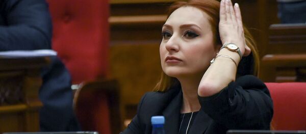 Руководитель фракции Мой шаг Лилит Макунц на внеочередном заседании парламента Армении (12 февраля 2019). Еревaн - Sputnik Армения