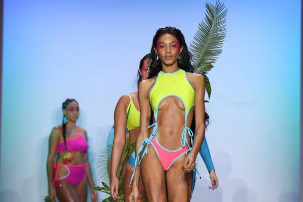 Показ коллекции модного дома Chromat на Неделе моды в Нью-Йорке Показ коллекции модного дома Chromat на Неделе моды в Нью-Йорке - Sputnik Армения