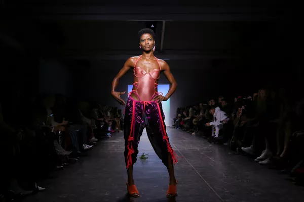 Модель на показе Chromat в рамках Недели моды в Нью-Йорке Модель на показе Chromat в рамках Недели моды в Нью-Йорке - Sputnik Армения