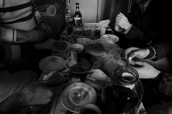 Если не будет хлеба… они угостят медом: чего мы не знали о самом маленьком городе Армении - Sputnik Армения