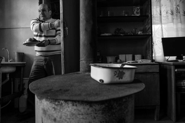 Если не будет хлеба… они угостят медом: чего мы не знали о самом маленьком городе Армении - Sputnik Армения