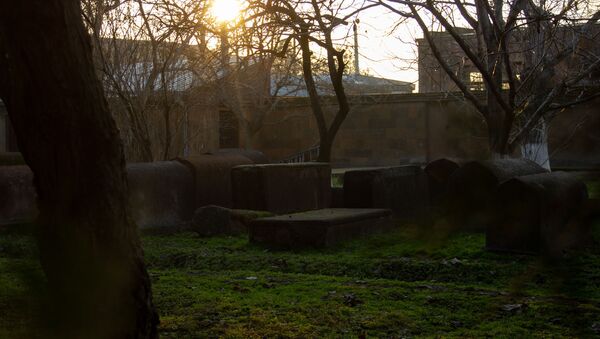 Могильные плиты близ церкви Святой Гаяне, Эчмиадзин - Sputnik Армения