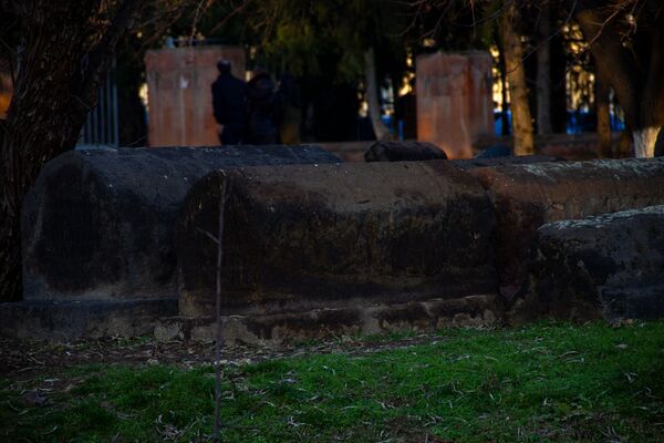 Даже язычники-армяне покойников не сжигали: заменят ли крематории сплошные кладбища? Даже язычники-армяне покойников не сжигали: заменят ли крематории сплошные кладбища? - Sputnik Армения