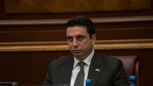 Вице-спикер Ален Симонян на внеочередном заседании парламента Армении (12 февраля 2019). Еревaн - Sputnik Армения