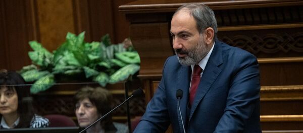 Премьер-министр Никол Пашинян на внеочередном заседании парламента Армении (12 февраля 2019). Еревaн - Sputnik Армения