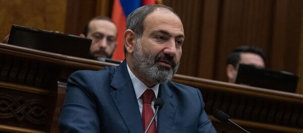 Премьер-министр Никол Пашинян на внеочередном заседании парламента Армении (12 февраля 2019). Еревaн Премьер-министр Никол Пашинян на внеочередном заседании парламента Армении (12 февраля 2019). Еревaн - Sputnik Արմենիա