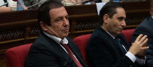 Руководитель и секретарь фракции Процветающая Армения Гагик Царукян и Арман Абовян на внеочередном заседании парламента Армении (12 февраля 2019). Еревaн Руководитель и секретарь фракции Процветающая Армения Гагик Царукян и Арман Абовян на внеочередном заседании парламента Армении (12 февраля 2019). Еревaн - Sputnik Армения