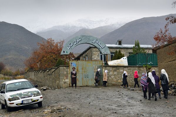 Школа для девочек в городе Базараке (Панджшерское ущелье) - Sputnik Армения