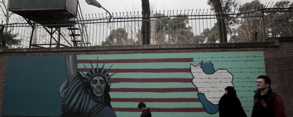 Граффити на стене бывшего посольства США в Тегеране. - Sputnik Արմենիա