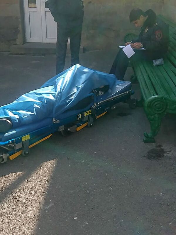 Արտակարգ դեպք Երևանում, պոլիկլինիկայում հերթի կանգնած կինը մահացել է. լուսանկար Արտակարգ դեպք Երևանում, պոլիկլինիկայում հերթի կանգնած կինը մահացել է. լուսանկար - Sputnik Արմենիա