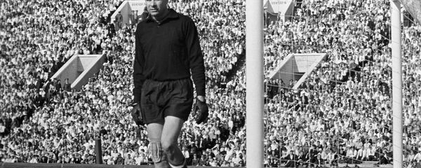 Заслуженный мастер спорта СССР Лев Иванович Яшин (1970 год) Заслуженный мастер спорта СССР Лев Иванович Яшин (1970 год) - Sputnik Армения