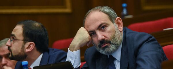 Премьер-министр Никол Пашинян на внеочередном заседании парламента Армении (14 февраля 2019). Еревaн - Sputnik Արմենիա