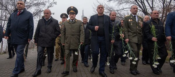 Члены Союза ветеранов войны в Афганистане возложили цветы к обелиску Героям Афганской войны (15 февраля 2019). Еревaн Члены Союза ветеранов войны в Афганистане возложили цветы к обелиску Героям Афганской войны (15 февраля 2019). Еревaн - Sputnik Արմենիա