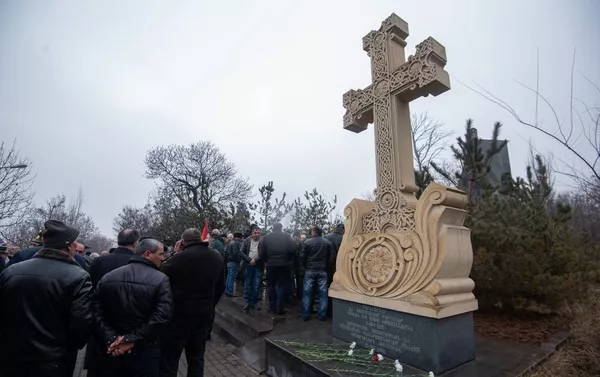 Члены Союза ветеранов войны в Афганистане возложили цветы к обелиску Героям Афганской войны (15 февраля 2019). Еревaн Члены Союза ветеранов войны в Афганистане возложили цветы к обелиску Героям Афганской войны (15 февраля 2019). Еревaн - Sputnik Армения