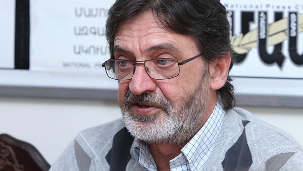 Месроп Мовсесян на пресс-конференции (2 апреля 2013). Еревaн - Sputnik Армения