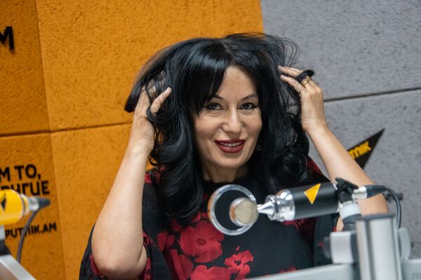 О самом главном... Как будут встречать Новый год армянские женщины-депутаты  - Sputnik Армения