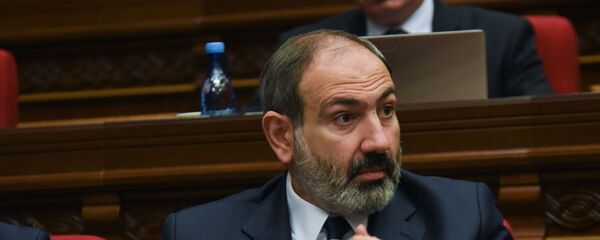 Премьер-министр Никол Пашинян на внеочередном заседании парламента Армении (14 февраля 2019). Еревaн - Sputnik Армения