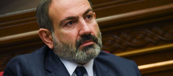 Премьер-министр Никол Пашинян на внеочередном заседании парламента Армении (14 февраля 2019). Еревaн - Sputnik Արմենիա