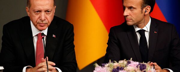 Президенты Турции и Франции Реджеп Тайип Эрдоган и Эммануэль Макрон на пресс-конференции по итогам саммита по Сирии (27 октября 2018). Стамбул - Sputnik Армения