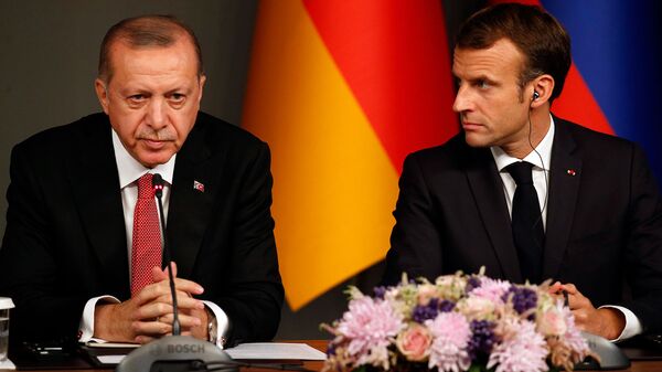 Президенты Турции и Франции Реджеп Тайип Эрдоган и Эммануэль Макрон на пресс-конференции по итогам саммита по Сирии (27 октября 2018). Стамбул - Sputnik Արմենիա