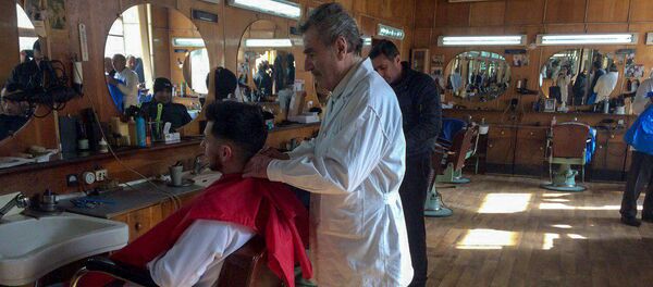 Самый пожилой практикующий парикмахер в Армении Ханик (Ханаев) Аристакесян Самый пожилой практикующий парикмахер в Армении Ханик (Ханаев) Аристакесян - Sputnik Արմենիա